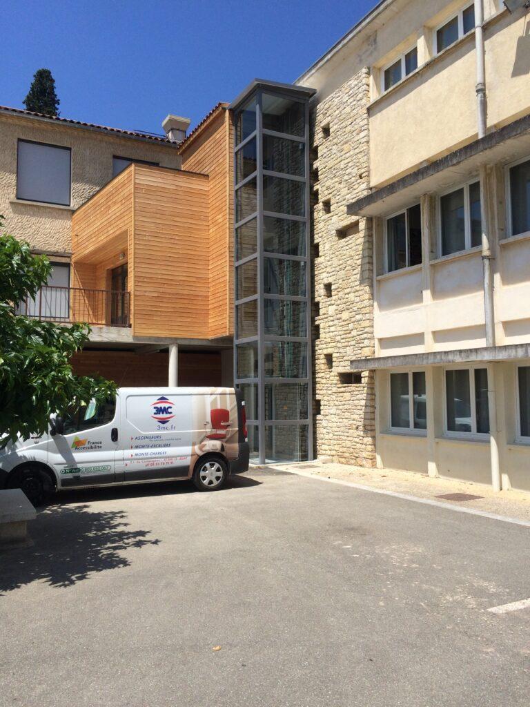 élevateur PMR extérieur