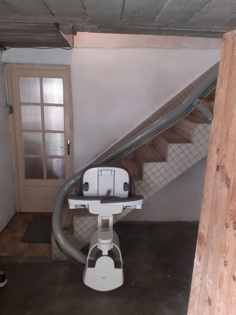 chaise monte-escaliers courbe intérieur