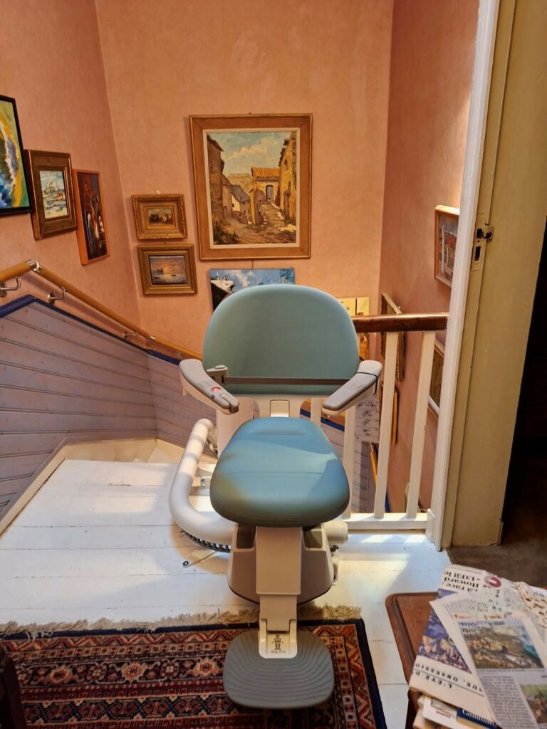 Installation d'une chaise monte-escalier près de Bordeaux