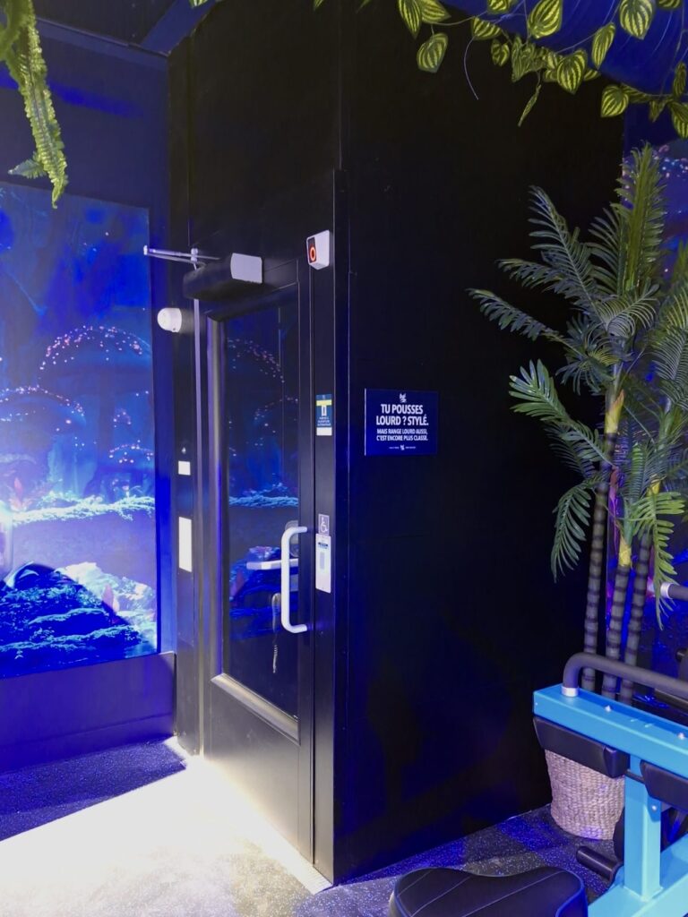 Installation d'un élévateur PMR dans le Pays Basque, chez Clark Powell à Bayonne.