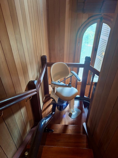 Installation d'une chaise monte-escalier en Gironde (33)