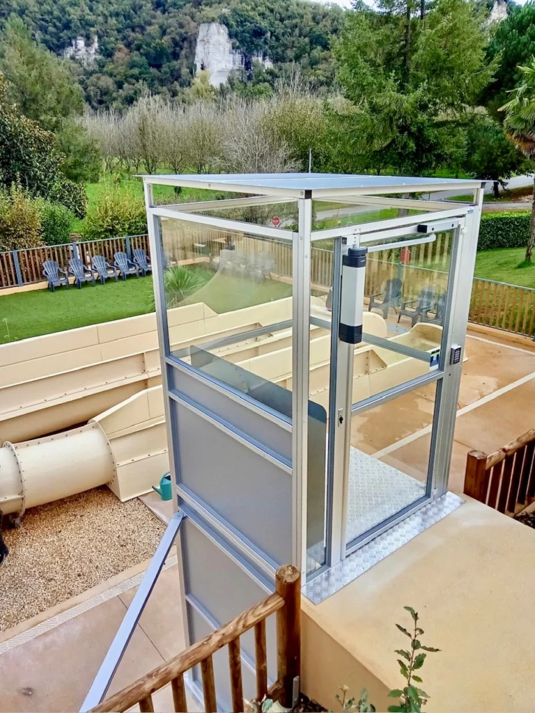 Réalisation d'une plateforme verticale AEA au sein du Domaine de Soleil Plage à Sarlat - 24