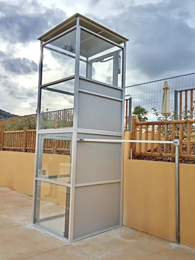 Réalisation d'une plateforme verticale AEA au sein du Domaine de Soleil Plage à Sarlat - 24