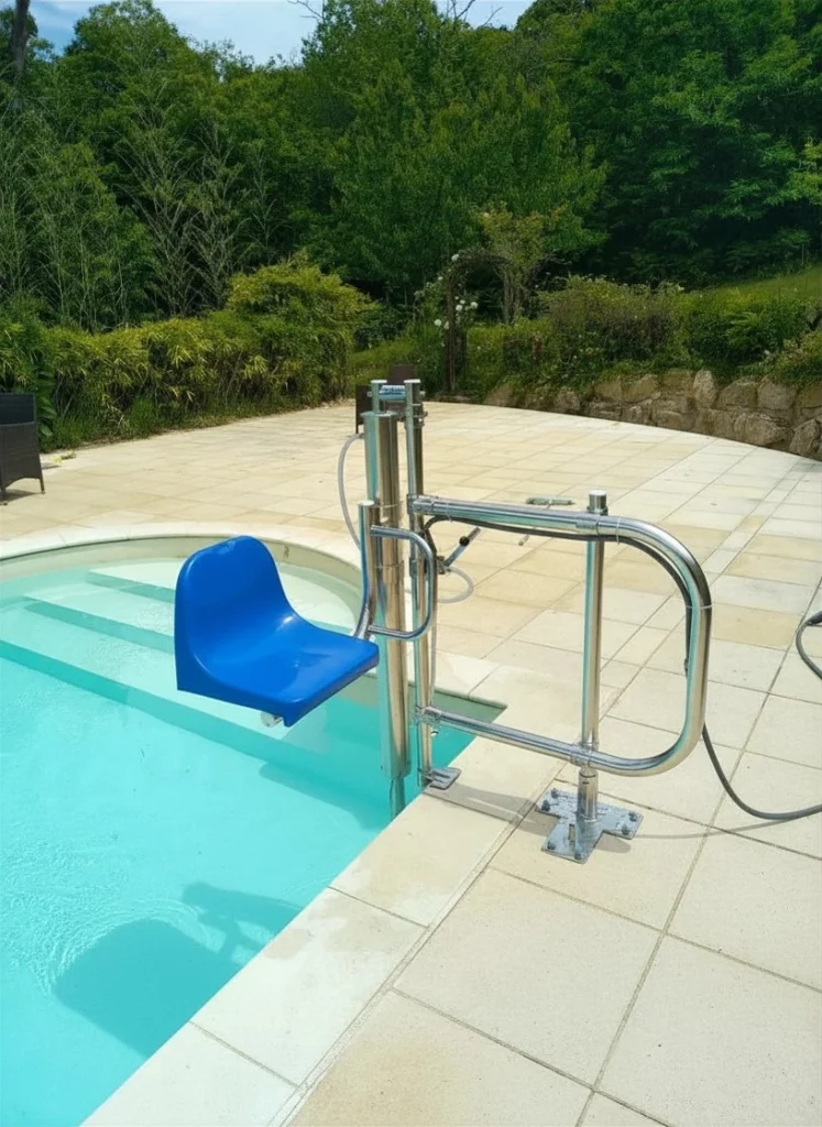 chaise-pool-lift-24250-mai-2022