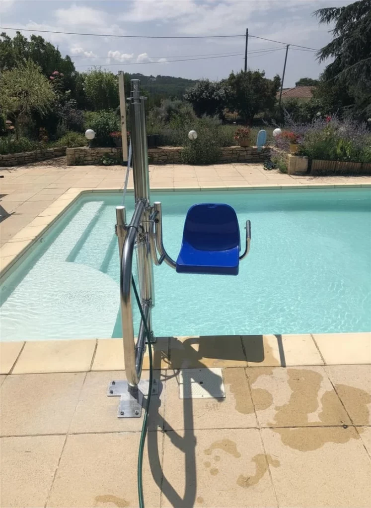 chaise-pool-lift-juill-2020